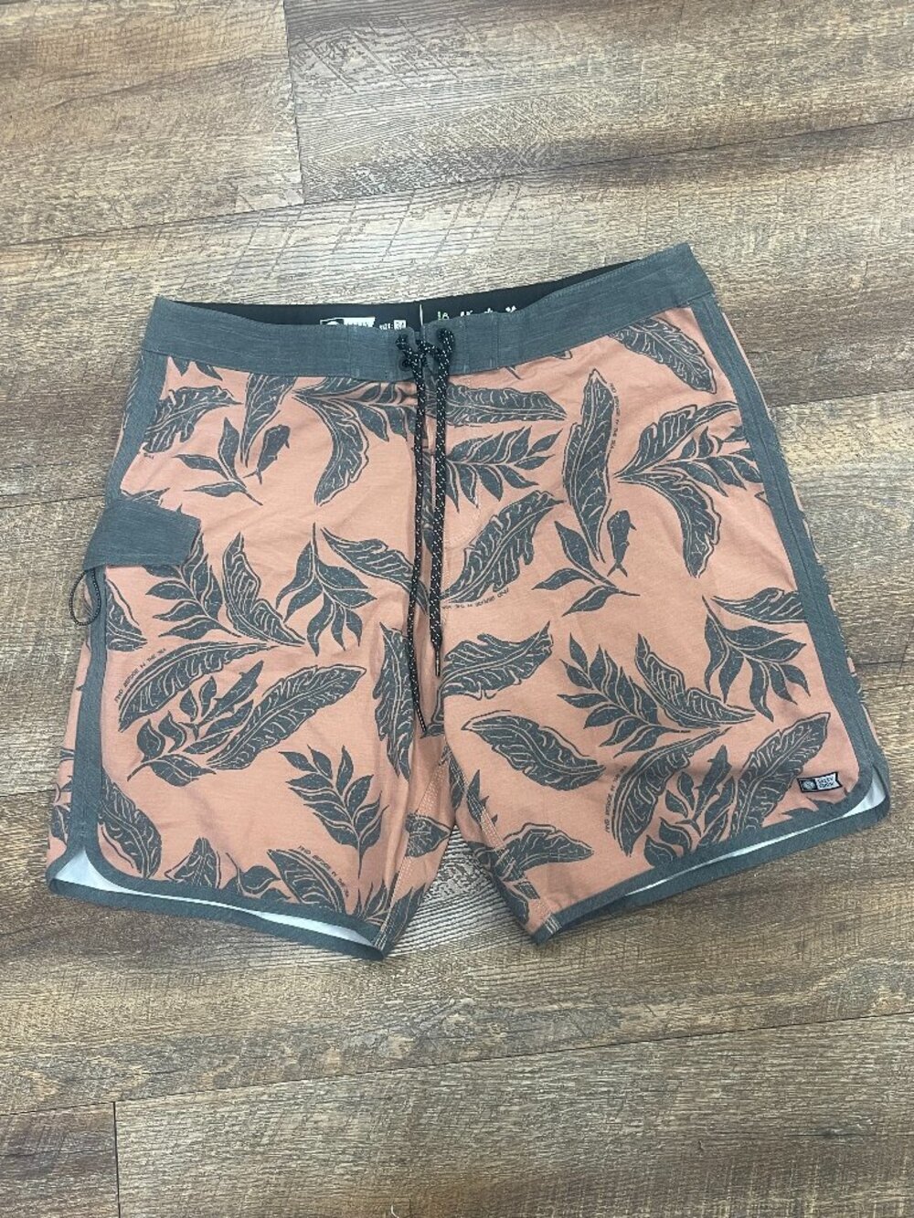 Salty Crew Tropical Leaf Print Boardshorts Size 34 NWOT